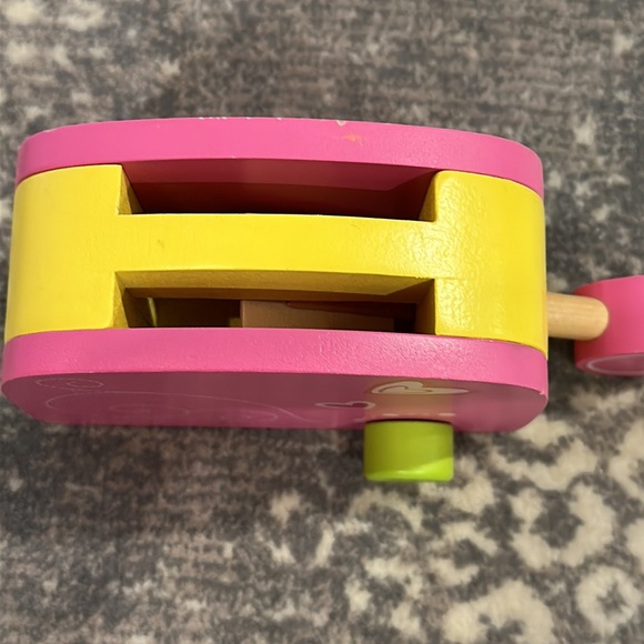 CLASSIC WORLD WOID TOASTER FOR A CHILDS KITCHEN - Picture 2 of 9